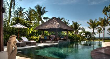 Villa Aparna Bali, villa d'exception en bord de mer, piscine 18x6m, personnel