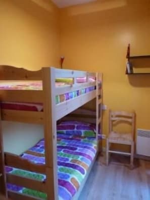 2 bedrooms, iron/ironing board, travel cot, free WiFi - Apartment in luxury residence downtown (Cauterets)