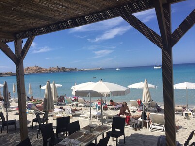 Nice modern apartment air-conditioned ground floor with sea view, large terrace.