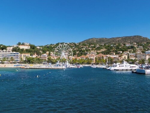 2-room apartment, air conditioning, 100m from beach, parking, Le Lavandou