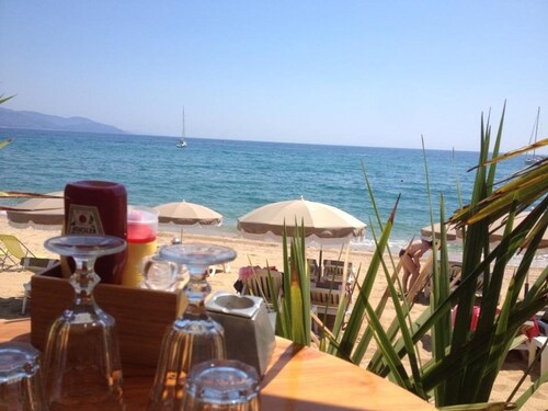 2-room apartment, air conditioning, 100m from beach, parking, Le Lavandou