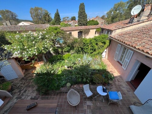 Charming typical villa, 95 m2, inside flowered garden, 3 terraces, climatisatio.