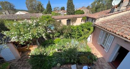 In dem Dorf, 95 m2, Klimaanlage, 8 Personen, Terrassen, Gartengrill