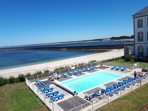 Outdoor pool, a heated pool - WATERFRONT APARTMENT LE CROISIC FACE MER 1ERE LIGNE (Le Croisic)