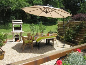 Outdoor dining - Vacation home for 4 people with PRIVATE SWIMMING POOL (Dordogne)