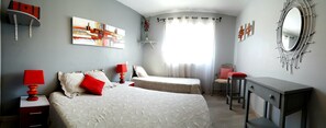 4 habitaciones, escritorio, tabla de planchar con plancha y wifi gratis 