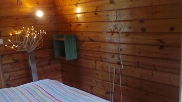 2 bedrooms, iron/ironing board, travel cot, WiFi