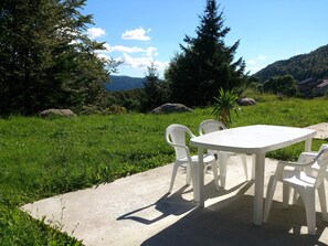 Outdoor dining - TOP-OF-THE-RANGE DUPLEX 95 m2 GARDEN GROUND TO 1.8 KM SKI STATION (Bellefontaine)