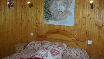 2 bedrooms, iron/ironing board