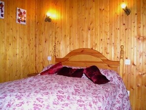 2 bedrooms, iron/ironing board