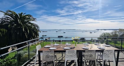 Villa with sea view and access