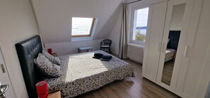 5 Schlafzimmer, Bügeleisen/Bügelbrett, WLAN
