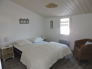 4 bedrooms, iron/ironing board, free WiFi - Au Vieil, house with spa, sauna, bikes 200m from the beach and shops (Noirmoutier-En-L'île)