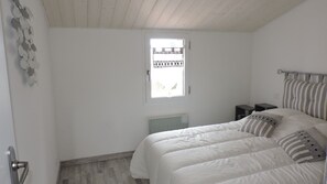4 slaapkamers, een strijkplank/strijkijzer, gratis wifi