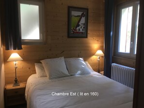 3 slaapkamers, een strijkplank/strijkijzer, gratis wifi, beddengoed