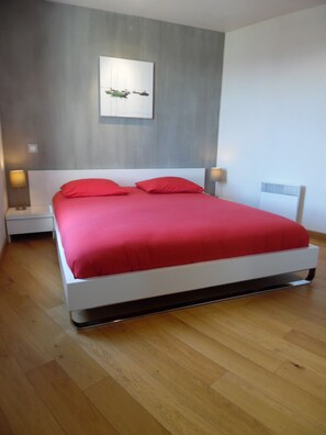 3 chambres, fer et planche à repasser, Wi-Fi gratuit, draps fournis