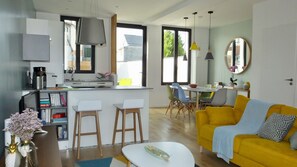 A modern apartment with a kitchen, dining area, and living room. - Le Crotoy, Typical village house, just entirely refurbished (Le Crotoy)