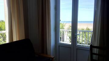 Fireplace, books, music library, offices