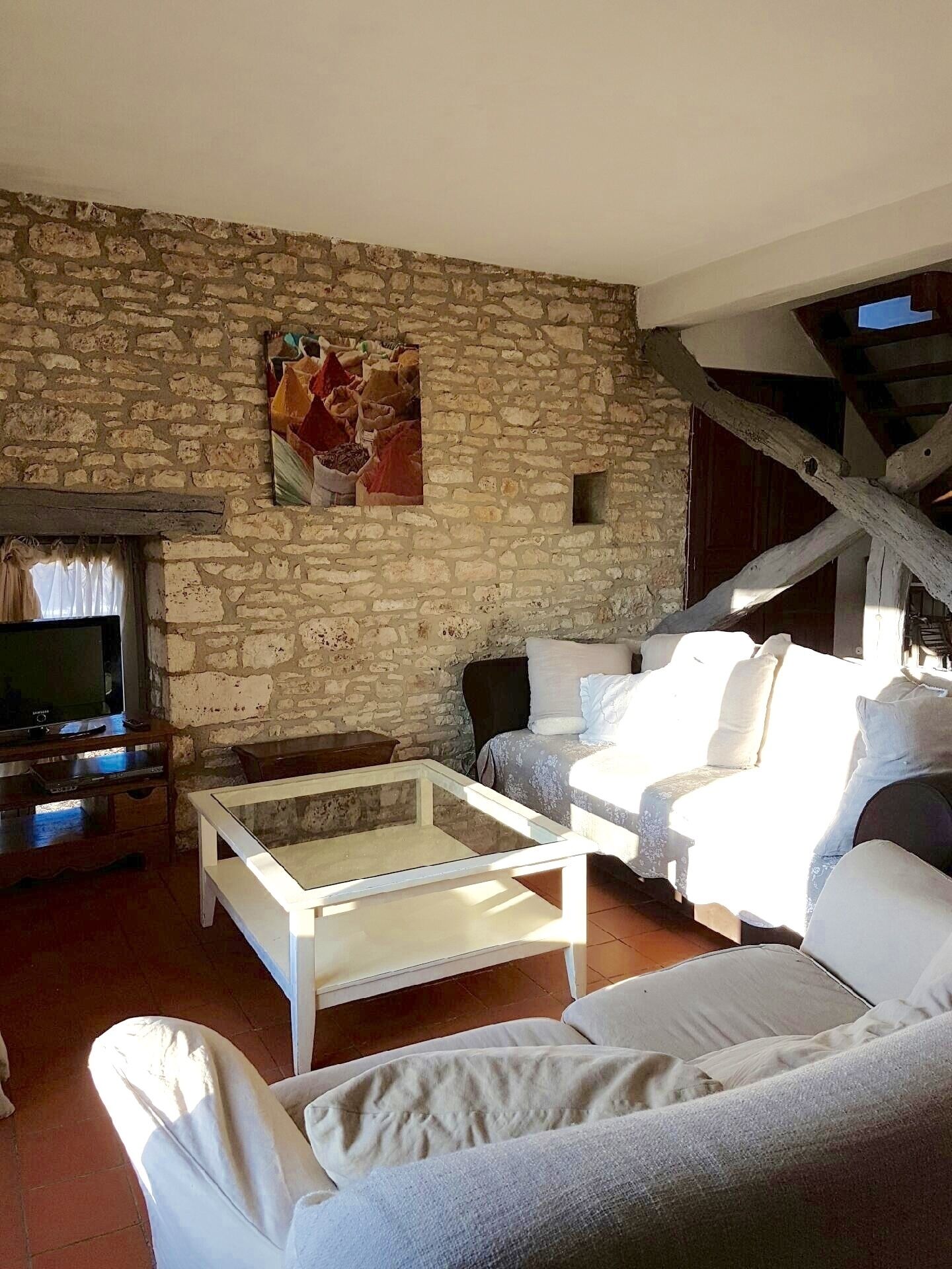 テレビ、暖炉、卓球台