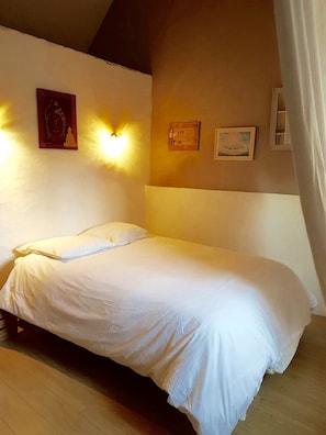 4 chambres, fer et planche à repasser, accès à Internet