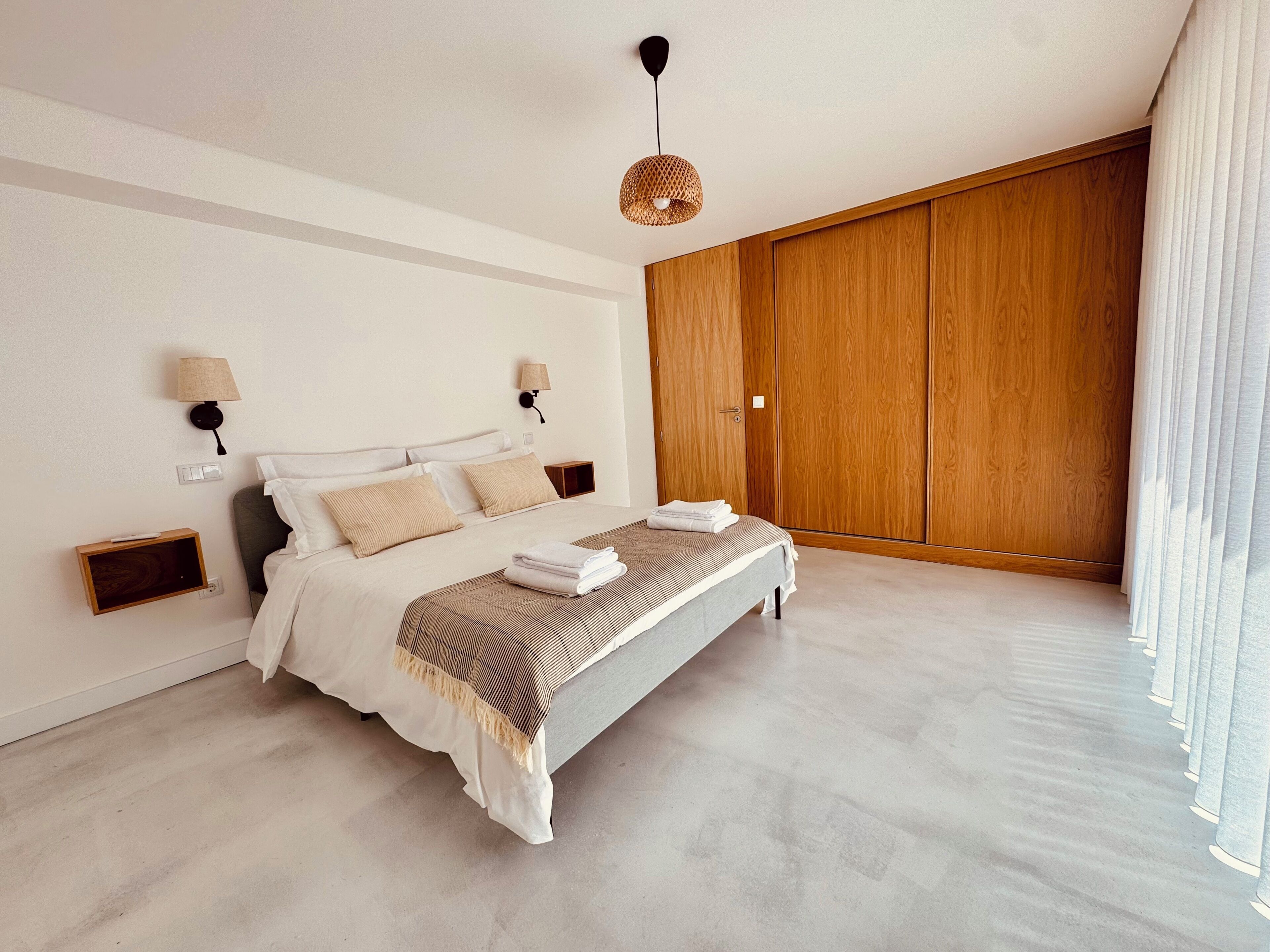 6 chambres, fer et planche à repasser, Wi-Fi, draps fournis