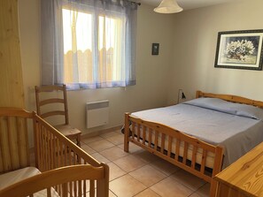 3 bedrooms, iron/ironing board, travel crib, free WiFi - Villa Clémencia 🌞 Heated pool (May to September), 10 minutes from the beach! (Bessan)