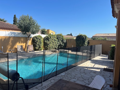 Schöne Villa, privat beheizter Pool, WIFI, Klimaanlage .. 8 km von den Stränden entfernt!