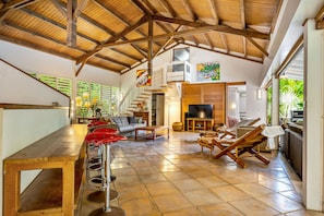 TV, books - Charming bioclimatic villa in DESHAIES, 300m from Fort Royal beach (DESHAIES)