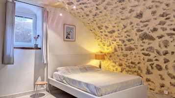 1 chambre, lit parapluie, Wi-Fi gratuit, draps fournis