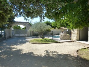 Property grounds - Mas in Provence with swimming pool (Visan)
