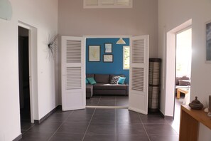 Interior - Big blue, a villa with swimming pool facing the sea (Saint-Francois)