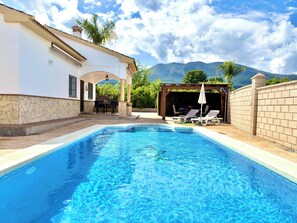 Outdoor pool - Private villa, surrounded by orange trees, with swimming pool, 10 minutes from the center. (Alhaurin El Grande (MALAGA))