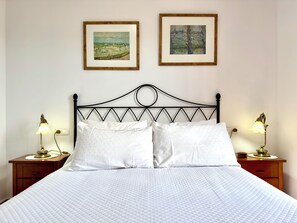 3 bedrooms, iron/ironing board, free WiFi, bed sheets - Private villa, surrounded by orange trees, with swimming pool, 10 minutes from the center. (Alhaurin El Grande (MALAGA))