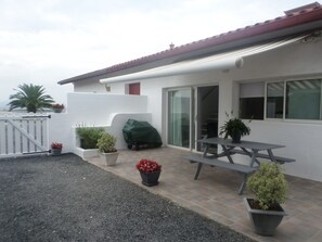 تناول الطعام بالخارج