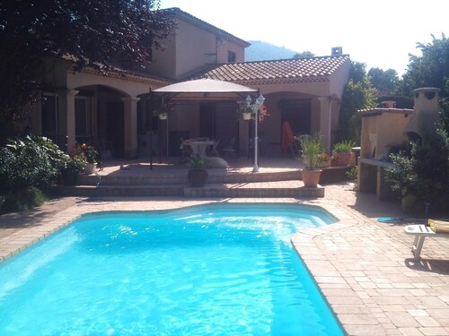 Vaste studio indépendant dans villa privée avec jardin ,Piscine