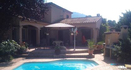 Large independent studio in private villa with garden, Swimming pool, Jacuzzi