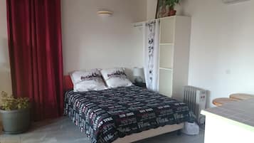 Iron/ironing board, WiFi, wheelchair access