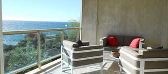  -Large BANDOL STUDIO - 2 PEOPLE PORTISSOL -View SEA VIEW - 