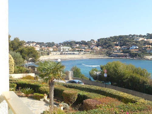  -Large BANDOL STUDIO - 2 PEOPLE PORTISSOL -View SEA VIEW - 