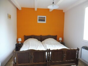 3 bedrooms, iron/ironing board - Provencal villa with comfortable pool (Carsan)