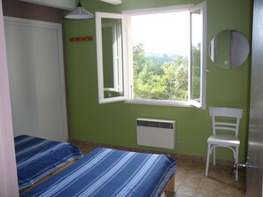 3 bedrooms, iron/ironing board