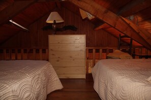 1 bedroom, travel cot