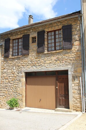 Exterior - Detached house with garden in the village of Quézac (Gorges Du Tarn Causses)