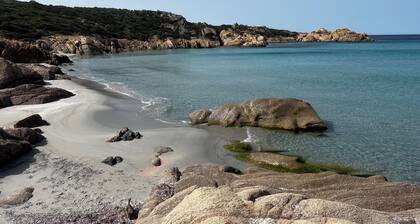 En la bahía de Tradicettu a 700 metros de la playa, sitio paradisíaco, tranquilo