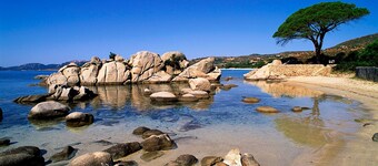 Mini villa for 2 persons with pool and terrace in Porto Vecchio 