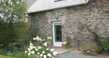 Hütte am Fuße der Berge von Arrée, von 10 Minuten nach Morlaix Bay