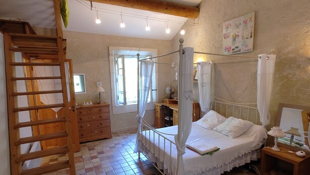 1 bedroom, iron/ironing board, WiFi (free), bed sheets