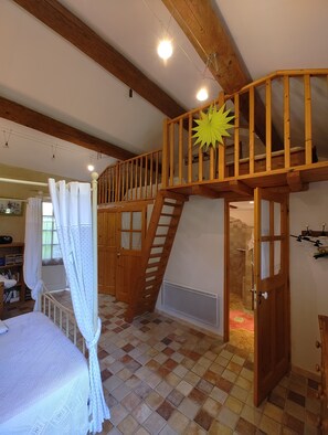 1 bedroom, iron/ironing board, free WiFi, bed sheets - House 70 m2 in Fontvieille Provence with garden for 6 people (Fontvieille)