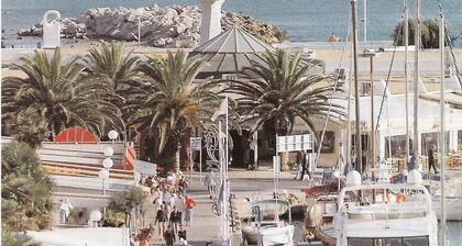 APPT of secondary residence with swimming pool close beach and trade.