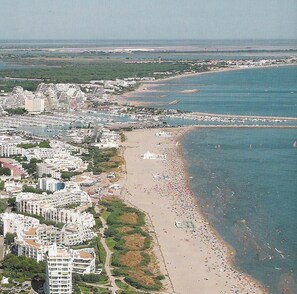 Plage à proximité, chaises longues